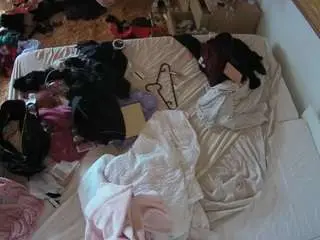 Camsoda Adult Webcams of voyeurcam-julmodels-whitebed-3