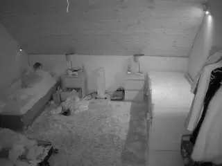 Camsoda Live Sex Cam of voyeurcam-julmodels-whitebed-3