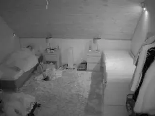 Camsoda Nude Webcam of voyeurcam-julmodels-whitebed-3