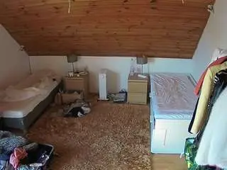 Camsoda Sex Chat of voyeurcam-julmodels-whitebed-3