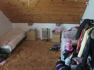 Camsoda Nude Webcam of voyeurcam-julmodels-whitebed-3