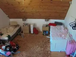 Camsoda Live Sex Cam of voyeurcam-julmodels-whitebed-3