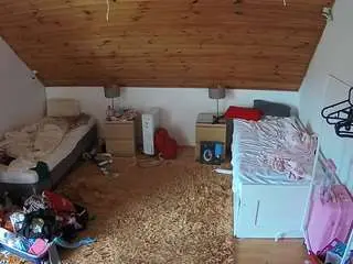 Camsoda Free Porn Cam of voyeurcam-julmodels-whitebed-3