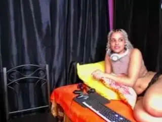 Camsoda Free Porn Cam of indianmaxine07