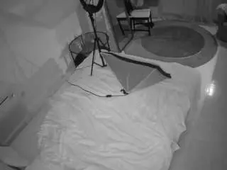 Camsoda Watch Live Sex Cams of voyeurcam-julmodels-whitebed-4