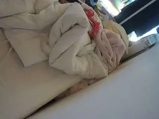 Camsoda Sex Chat of voyeurcam-julmodels-whitebed-4