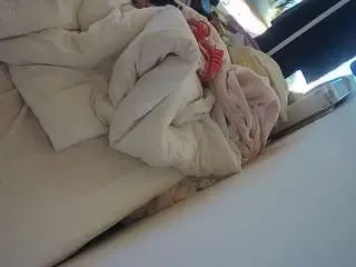 Camsoda Best Webcam of voyeurcam-julmodels-whitebed-4