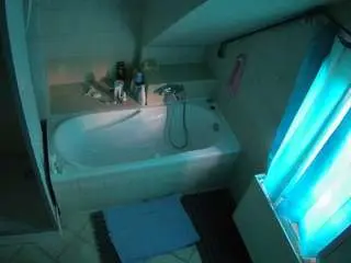 Camsoda Adult Video Chat of voyeurcam-julmodels-bath-2nd-1