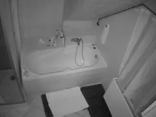 Camsoda Nude Webcam of voyeurcam-julmodels-bath-2nd-1