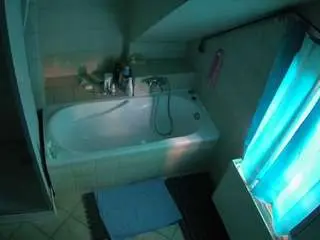 Camsoda Sex Cam of voyeurcam-julmodels-bath-2nd-1