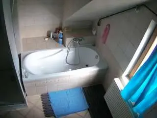 Camsoda Live Porn of voyeurcam-julmodels-bath-2nd-1