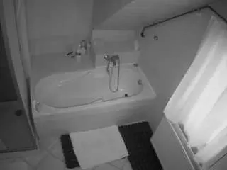 Camsoda Sex Cam of voyeurcam-julmodels-bath-2nd-1
