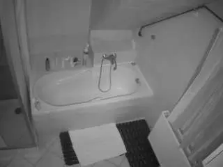 Camsoda Best Webcam of voyeurcam-julmodels-bath-2nd-1