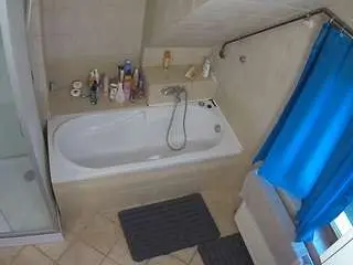 Camsoda Adult Video Chat of voyeurcam-julmodels-bath-2nd-1