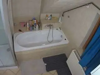 Camsoda Adult Video Chat of voyeurcam-julmodels-bath-2nd-1