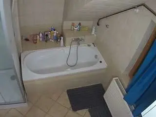 Camsoda Best Webcam of voyeurcam-julmodels-bath-2nd-1