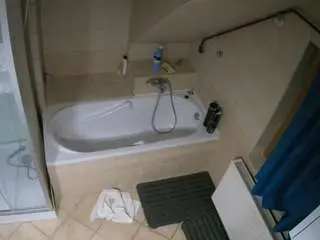 Camsoda Adult Webcams of voyeurcam-julmodels-bath-2nd-1