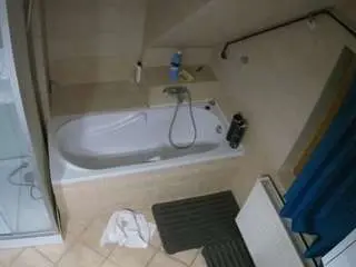 Camsoda Live Sex Cam of voyeurcam-julmodels-bath-2nd-1