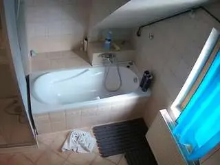 Camsoda Free Live Porn of voyeurcam-julmodels-bath-2nd-1