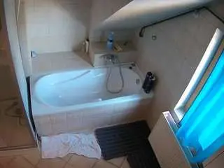 Camsoda Free Porn Cam of voyeurcam-julmodels-bath-2nd-1