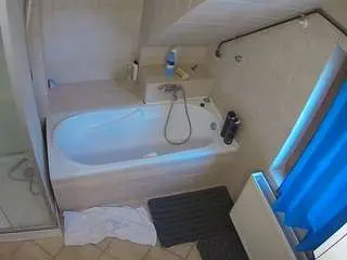 Camsoda Nude Webcam of voyeurcam-julmodels-bath-2nd-1