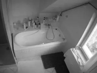 Camsoda Best Webcam of voyeurcam-julmodels-bath-2nd-1