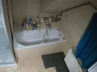 Camsoda Adult Webcam of voyeurcam-julmodels-bath-2nd-1