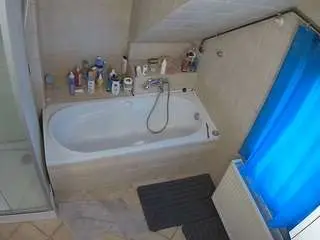 Camsoda Free Live Porn of voyeurcam-julmodels-bath-2nd-1