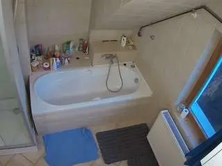 Camsoda Adult Webcam of voyeurcam-julmodels-bath-2nd-1