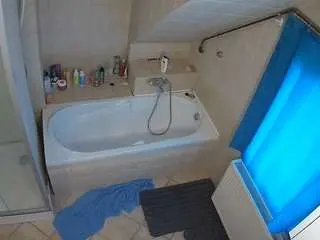 Camsoda Free Porn Cam of voyeurcam-julmodels-bath-2nd-1