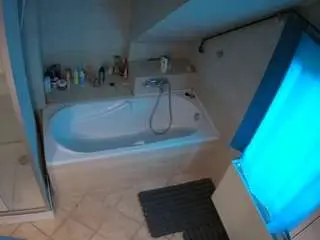 Camsoda Sex Cam of voyeurcam-julmodels-bath-2nd-1