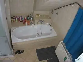 Camsoda Sex Cam of voyeurcam-julmodels-bath-2nd-1