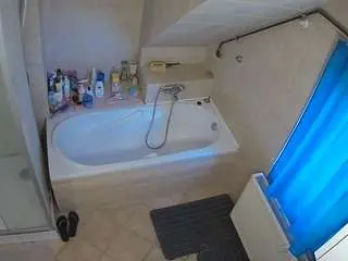 Camsoda Sex Chat of voyeurcam-julmodels-bath-2nd-1