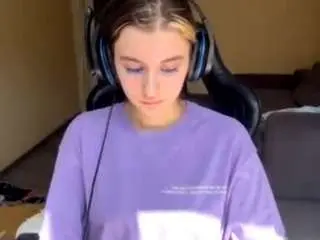 Camsoda Live Sex Cam of kelsienoggle