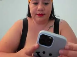 Camsoda Adult Webcams of andrea-curvy1