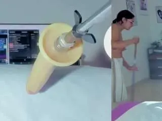 Camsoda Nude Webcam of emily-philip