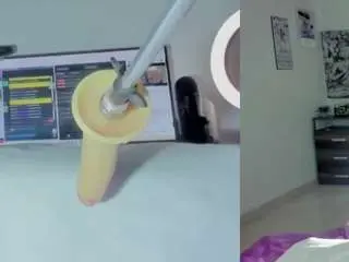 Camsoda Nude Webcam of emily-philip