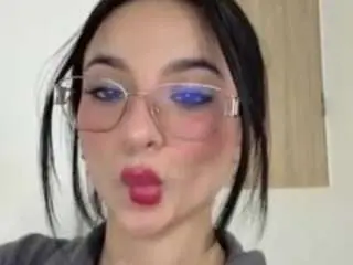 Camsoda Nude Webcam of kiraalopez