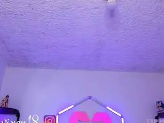 Camsoda Watch Live Sex Cams of littlevixen18