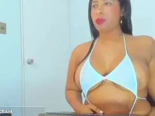 Camsoda Sex Cam of roxanasmiith