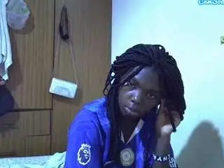 Camsoda Nude Webcam of sweet-roxxy