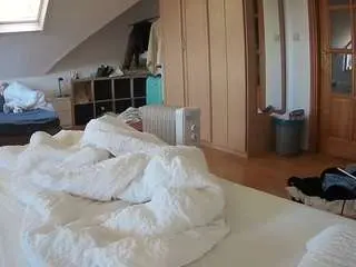 Camsoda Watch Live Sex Cams of voyeurcam-julmodels-bed-1
