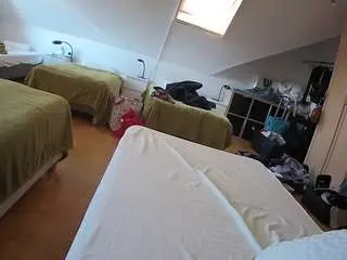 Camsoda Live Sex Cam of voyeurcam-julmodels-bed-1