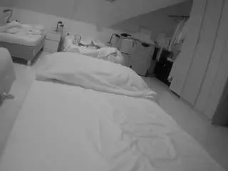Camsoda Best Webcam of voyeurcam-julmodels-bed-1