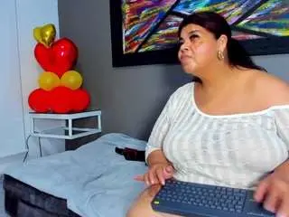 Camsoda Sex Cam of charlotte-curvy