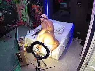 Camsoda Adult Webcams of voyeurcam-casa-salsa-disturbed