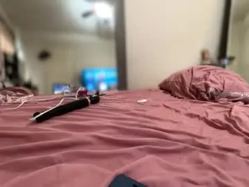 Chaturbate Live Sex Cam of myspecsquirt4u1on1