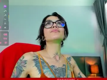 Chaturbate Best live sex cam show of emeralda_co