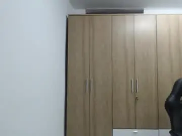 Chaturbate Nude Webcam of roxanalove7