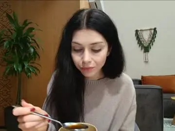 Chaturbate Live Sex Cam of milla_bella